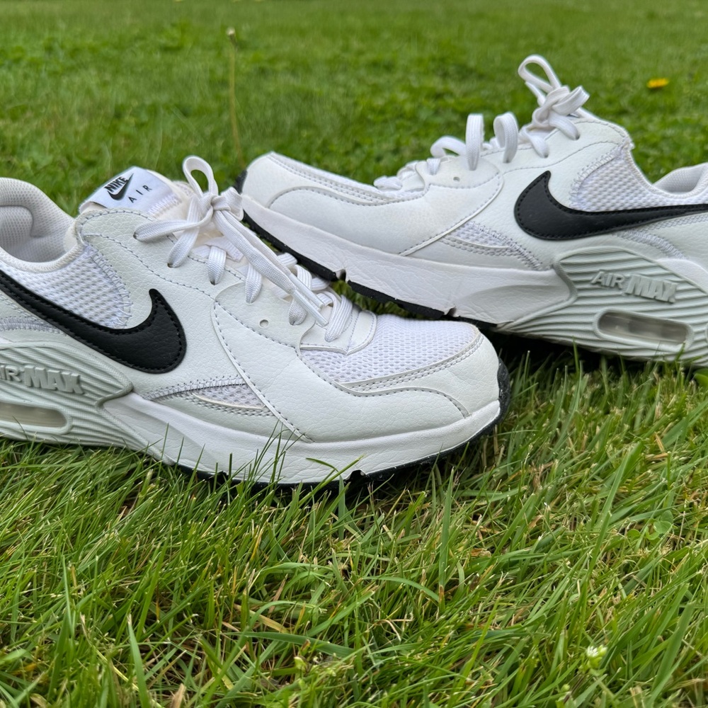 Nike White and Black Air Max Trainers